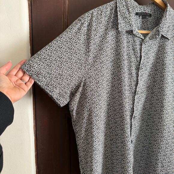 JOHN VARVATOS | Blue and White Floral Printed  Short Sleeve Button Down Shirt XL - Picture 2 of 7